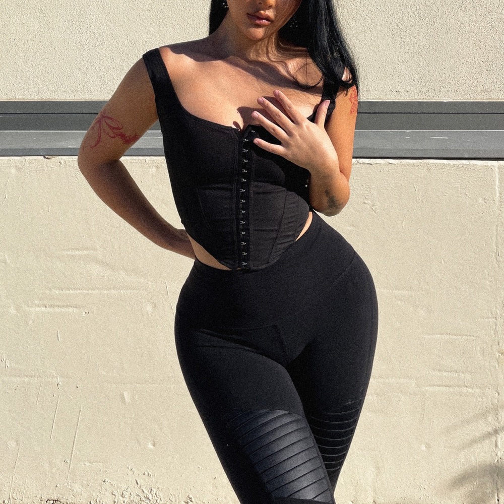 Alo yoga high waisted Moto leggings